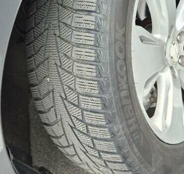 Серый Хендай Санта Фе, объемом двигателя 2.2 л и пробегом 308 тыс. км за 12200 $, фото 8 на Automoto.ua