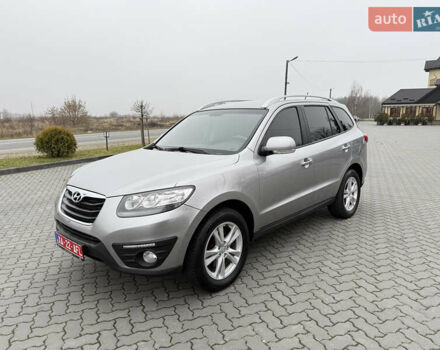 Серый Хендай Санта Фе, объемом двигателя 2 л и пробегом 236 тыс. км за 12600 $, фото 3 на Automoto.ua