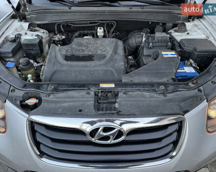 Серый Хендай Санта Фе, объемом двигателя 2.2 л и пробегом 191 тыс. км за 12900 $, фото 44 на Automoto.ua