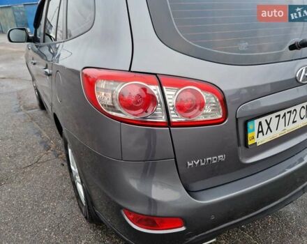 Серый Хендай Санта Фе, объемом двигателя 2.2 л и пробегом 165 тыс. км за 12500 $, фото 11 на Automoto.ua