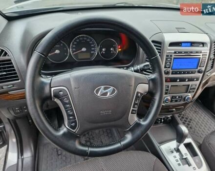 Серый Хендай Санта Фе, объемом двигателя 2.2 л и пробегом 165 тыс. км за 12500 $, фото 29 на Automoto.ua