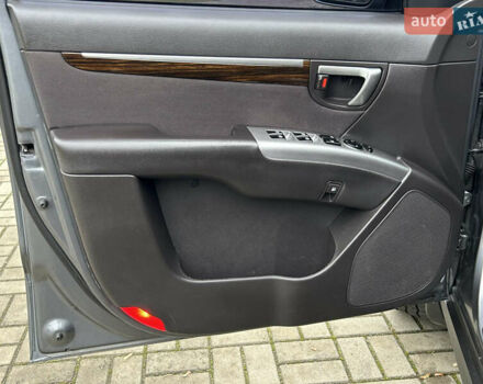 Серый Хендай Санта Фе, объемом двигателя 2.2 л и пробегом 197 тыс. км за 12900 $, фото 14 на Automoto.ua