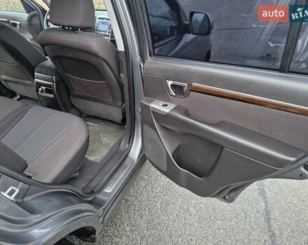 Серый Хендай Санта Фе, объемом двигателя 2.2 л и пробегом 165 тыс. км за 12500 $, фото 43 на Automoto.ua