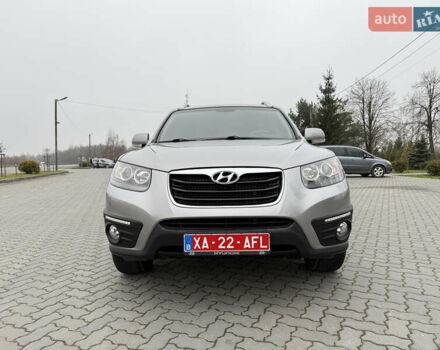 Серый Хендай Санта Фе, объемом двигателя 2 л и пробегом 236 тыс. км за 12600 $, фото 2 на Automoto.ua