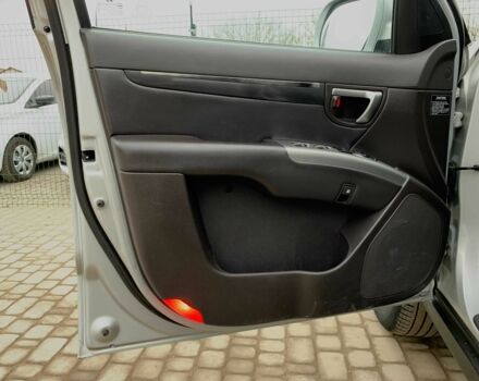 Серый Хендай Санта Фе, объемом двигателя 2.2 л и пробегом 193 тыс. км за 14255 $, фото 9 на Automoto.ua