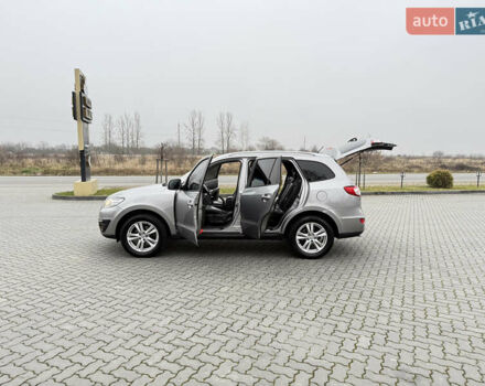 Серый Хендай Санта Фе, объемом двигателя 2 л и пробегом 236 тыс. км за 12600 $, фото 31 на Automoto.ua