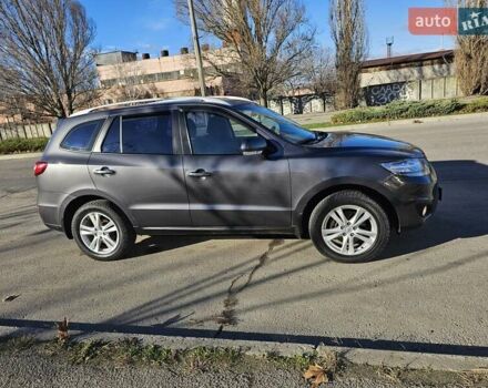 Серый Хендай Санта Фе, объемом двигателя 2.36 л и пробегом 220 тыс. км за 11799 $, фото 6 на Automoto.ua