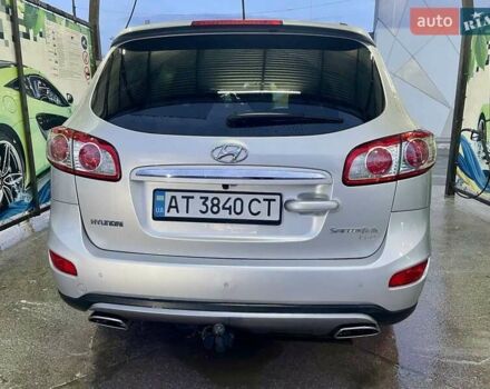 Сірий Хендай Санта Фе, об'ємом двигуна 2 л та пробігом 270 тис. км за 12500 $, фото 4 на Automoto.ua