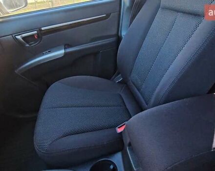 Серый Хендай Санта Фе, объемом двигателя 2.36 л и пробегом 220 тыс. км за 11799 $, фото 16 на Automoto.ua