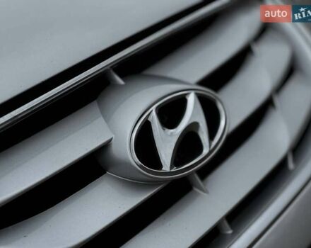 Сірий Хендай Санта Фе, об'ємом двигуна 2.2 л та пробігом 180 тис. км за 11200 $, фото 9 на Automoto.ua