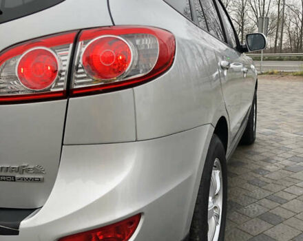 Сірий Хендай Санта Фе, об'ємом двигуна 2.2 л та пробігом 230 тис. км за 12977 $, фото 67 на Automoto.ua