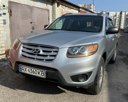 Серый Хендай Санта Фе, объемом двигателя 2.4 л и пробегом 102 тыс. км за 13399 $, фото 1 на Automoto.ua