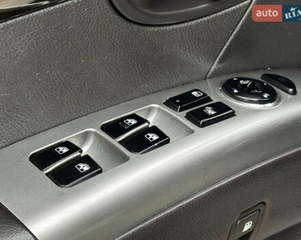 Сірий Хендай Санта Фе, об'ємом двигуна 2.2 л та пробігом 180 тис. км за 11200 $, фото 19 на Automoto.ua