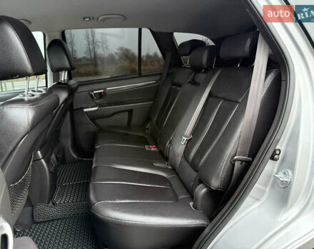 Серый Хендай Санта Фе, объемом двигателя 2 л и пробегом 236 тыс. км за 12600 $, фото 17 на Automoto.ua