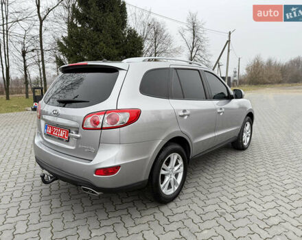 Серый Хендай Санта Фе, объемом двигателя 2 л и пробегом 236 тыс. км за 12600 $, фото 7 на Automoto.ua