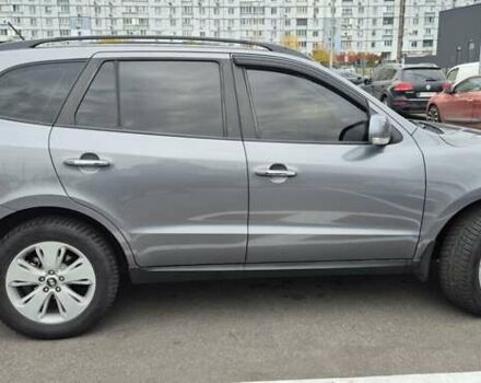Серый Хендай Санта Фе, объемом двигателя 2.2 л и пробегом 308 тыс. км за 12200 $, фото 9 на Automoto.ua