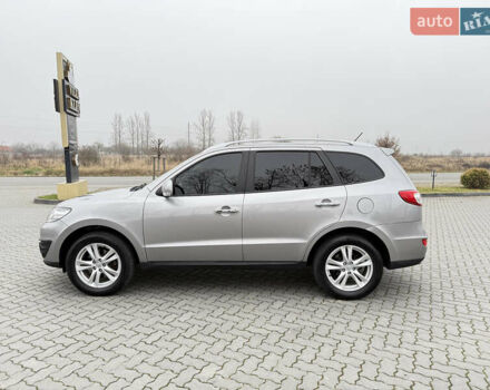 Серый Хендай Санта Фе, объемом двигателя 2 л и пробегом 236 тыс. км за 12600 $, фото 4 на Automoto.ua
