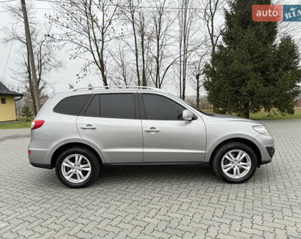Серый Хендай Санта Фе, объемом двигателя 2 л и пробегом 236 тыс. км за 12600 $, фото 8 на Automoto.ua