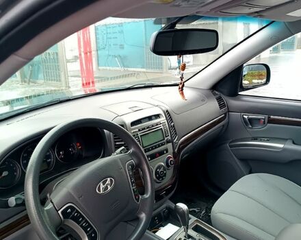 Серый Хендай Санта Фе, объемом двигателя 2.4 л и пробегом 185 тыс. км за 9500 $, фото 8 на Automoto.ua