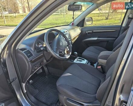 Серый Хендай Санта Фе, объемом двигателя 2.36 л и пробегом 220 тыс. км за 11799 $, фото 4 на Automoto.ua