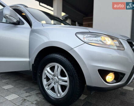 Серый Хендай Санта Фе, объемом двигателя 2.2 л и пробегом 191 тыс. км за 12900 $, фото 41 на Automoto.ua