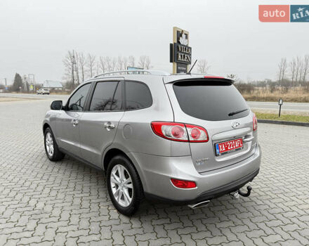 Серый Хендай Санта Фе, объемом двигателя 2 л и пробегом 236 тыс. км за 12600 $, фото 5 на Automoto.ua