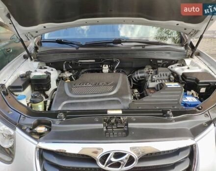 Сірий Хендай Санта Фе, об'ємом двигуна 2 л та пробігом 270 тис. км за 12500 $, фото 19 на Automoto.ua