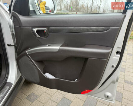 Сірий Хендай Санта Фе, об'ємом двигуна 2.2 л та пробігом 230 тис. км за 12977 $, фото 31 на Automoto.ua