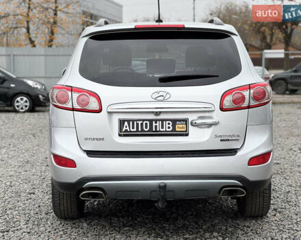 Серый Хендай Санта Фе, объемом двигателя 2.2 л и пробегом 200 тыс. км за 11000 $, фото 7 на Automoto.ua