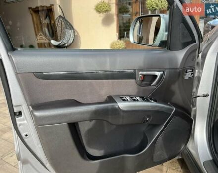 Серый Хендай Санта Фе, объемом двигателя 2.2 л и пробегом 245 тыс. км за 12900 $, фото 21 на Automoto.ua