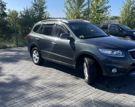 Серый Хендай Санта Фе, объемом двигателя 2.2 л и пробегом 228 тыс. км за 14777 $, фото 1 на Automoto.ua