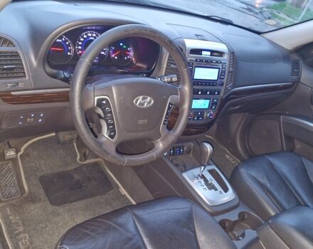 Серый Хендай Санта Фе, объемом двигателя 2.4 л и пробегом 194 тыс. км за 11500 $, фото 6 на Automoto.ua