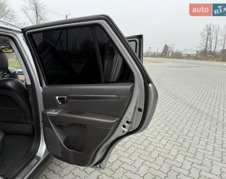 Серый Хендай Санта Фе, объемом двигателя 2 л и пробегом 236 тыс. км за 12600 $, фото 22 на Automoto.ua