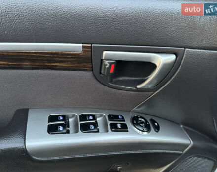 Серый Хендай Санта Фе, объемом двигателя 2.2 л и пробегом 191 тыс. км за 12900 $, фото 20 на Automoto.ua