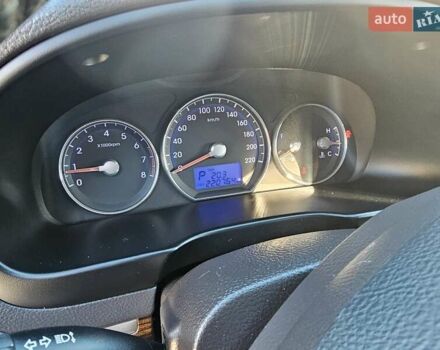 Серый Хендай Санта Фе, объемом двигателя 2.36 л и пробегом 220 тыс. км за 11799 $, фото 3 на Automoto.ua