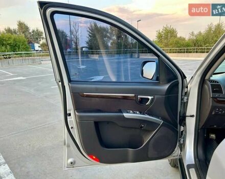 Сірий Хендай Санта Фе, об'ємом двигуна 2.2 л та пробігом 269 тис. км за 13900 $, фото 35 на Automoto.ua