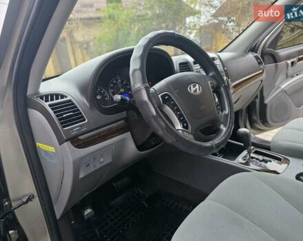 Серый Хендай Санта Фе, объемом двигателя 2.4 л и пробегом 237 тыс. км за 9999 $, фото 31 на Automoto.ua