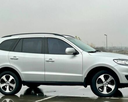 Серый Хендай Санта Фе, объемом двигателя 2 л и пробегом 260 тыс. км за 12900 $, фото 4 на Automoto.ua