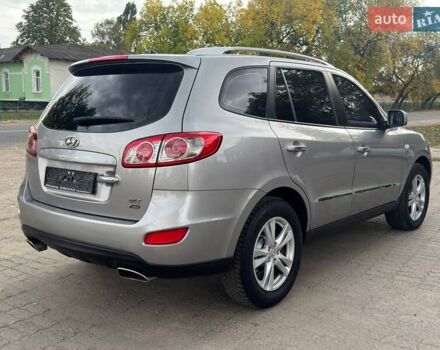 Серый Хендай Санта Фе, объемом двигателя 2 л и пробегом 189 тыс. км за 11980 $, фото 9 на Automoto.ua