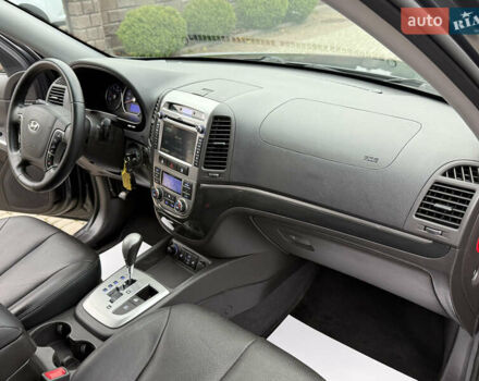 Серый Хендай Санта Фе, объемом двигателя 2.2 л и пробегом 209 тыс. км за 13999 $, фото 52 на Automoto.ua