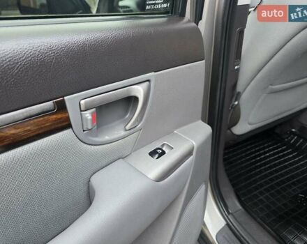 Серый Хендай Санта Фе, объемом двигателя 2.4 л и пробегом 237 тыс. км за 9999 $, фото 52 на Automoto.ua