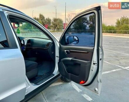 Сірий Хендай Санта Фе, об'ємом двигуна 2.2 л та пробігом 269 тис. км за 13900 $, фото 32 на Automoto.ua