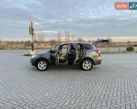 Серый Хендай Санта Фе, объемом двигателя 2 л и пробегом 227 тыс. км за 12900 $, фото 32 на Automoto.ua