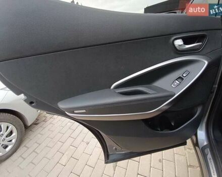 Серый Хендай Санта Фе, объемом двигателя 2.2 л и пробегом 265 тыс. км за 17000 $, фото 16 на Automoto.ua