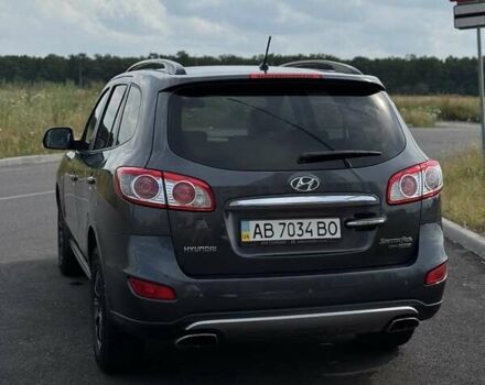 Серый Хендай Санта Фе, объемом двигателя 2.2 л и пробегом 68 тыс. км за 15700 $, фото 4 на Automoto.ua