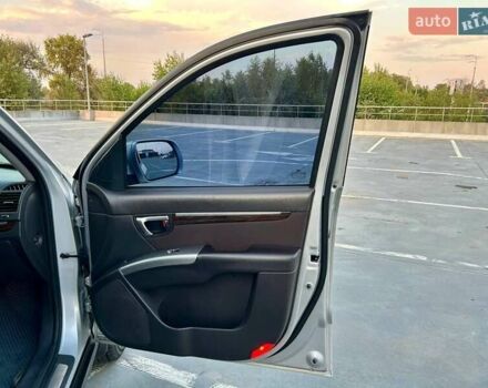 Сірий Хендай Санта Фе, об'ємом двигуна 2.2 л та пробігом 269 тис. км за 13900 $, фото 36 на Automoto.ua