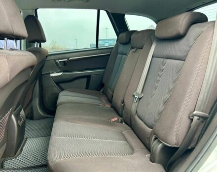 Серый Хендай Санта Фе, объемом двигателя 2 л и пробегом 260 тыс. км за 12900 $, фото 6 на Automoto.ua