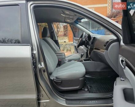 Серый Хендай Санта Фе, объемом двигателя 2.4 л и пробегом 237 тыс. км за 9999 $, фото 39 на Automoto.ua