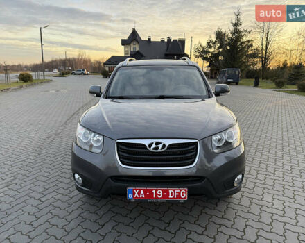 Серый Хендай Санта Фе, объемом двигателя 2 л и пробегом 227 тыс. км за 12900 $, фото 1 на Automoto.ua
