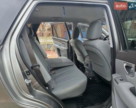 Серый Хендай Санта Фе, объемом двигателя 2.4 л и пробегом 237 тыс. км за 9999 $, фото 58 на Automoto.ua